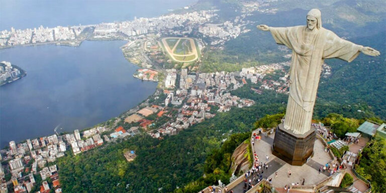 Cristo Redentor in Rio de Janeiro.